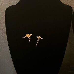 Gold tone Kangaroo pin Set